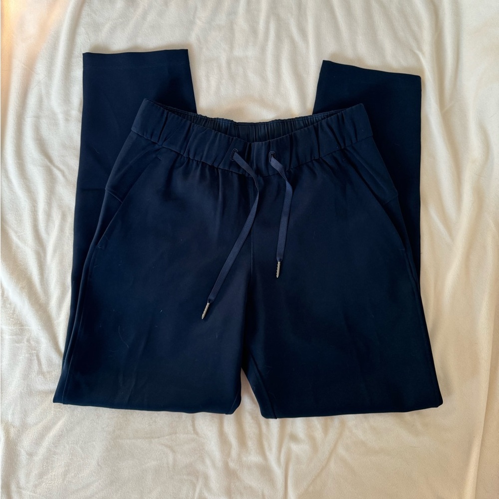 Lululemon On The Fly Pant Size 4 in True Navy